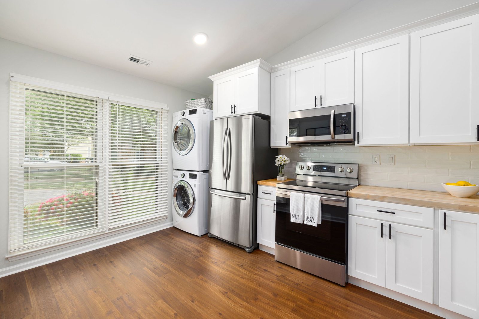 Kitchen with washing machine, fridge freezer and cooker in place