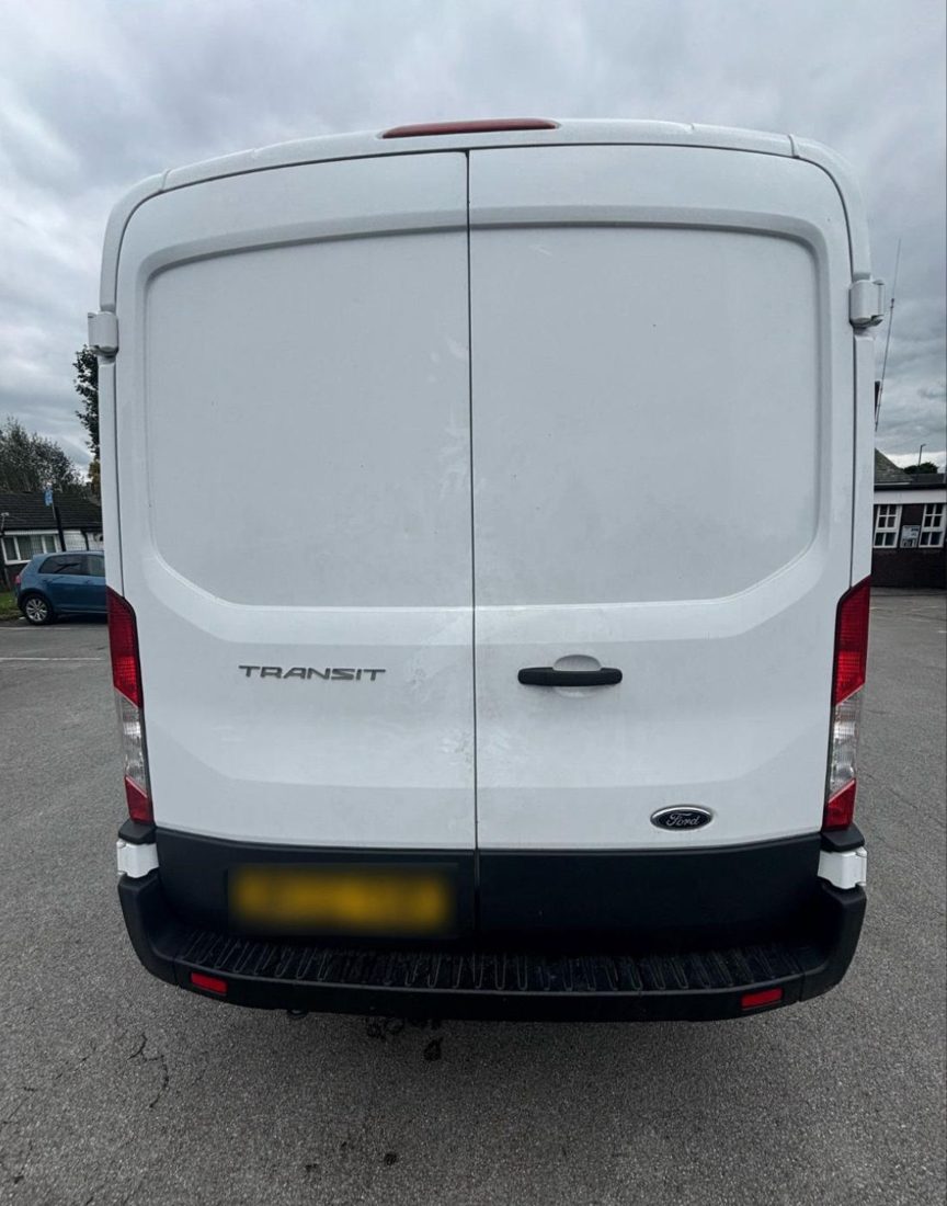 Rear doors of the Bradford man with van Transit – wide opening for sofas and appliances