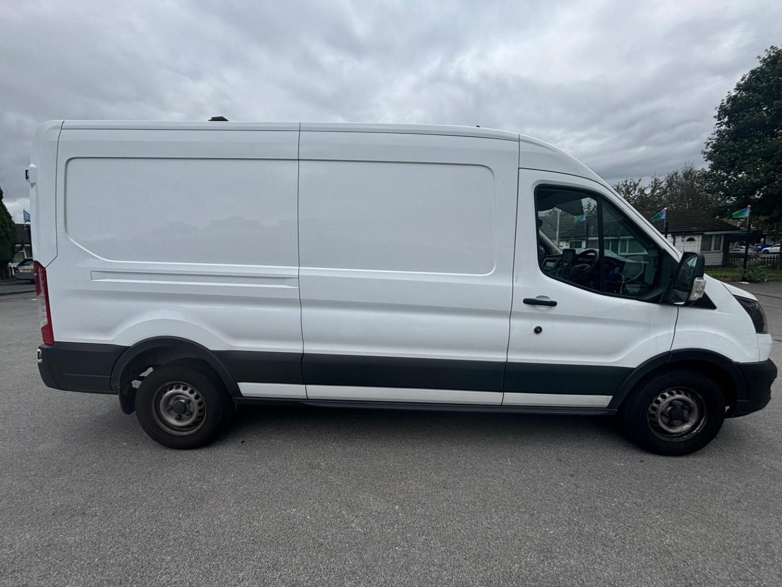 Long wheelbase removals van in Bradford, West Yorkshire – nearside view